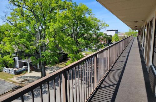 Decatur Hotel | Studio 9 Inn & Suites