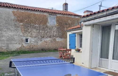 Mareuil-Sur-Lay-Dissais Apartment | Studio Apartment "Gite Entre Terre Et Mer N1" with Shared Heated Pool, Private Terrace & Wi-Fi