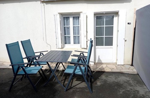 Mareuil-Sur-Lay-Dissais Apartment | Studio Apartment "Gite Entre Terre Et Mer N1" with Shared Heated Pool, Private Terrace & Wi-Fi