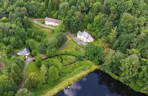 Saint-Hilaire-les-Courbes Apartment | Studio aux Sources de la Chabanne