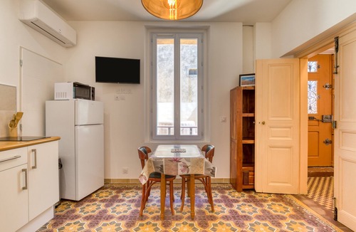 Aspiran Apartment | Studio "A La Bonne Franck'ette" with Private Terrace, Wi-Fi and Air Conditioning