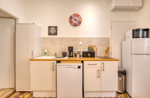 Aspiran Apartment | Studio "A La Bonne Franck'ette" with Private Terrace, Wi-Fi and Air Conditioning
