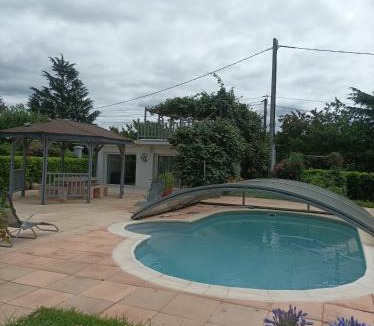 Saint-Lattier Apartment | studio a la campagne