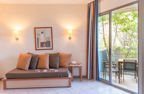 Rouret Apartment | Studio Abordable avec Terrasse!