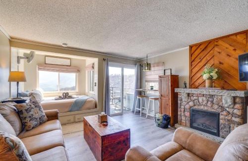 Chalet Village Apartment | Studio about 3 Mi to Great Smoky Mountain Natl Park!