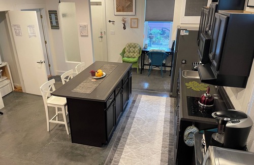 Paducah Apartment | Studio:AC, WiFi, bathroom, kitchen, adjustable beds, off st. parking, no animals