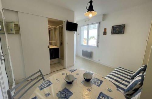 Notre-Dame-de-Monts Apartment | Studio agréable à 20m de la plage - 2 personnes - FR-1-224C-83