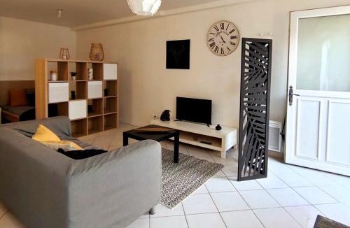 Etampes Apartment | Studio agreable RDC sur ETAMPES - Rickhoss Home
