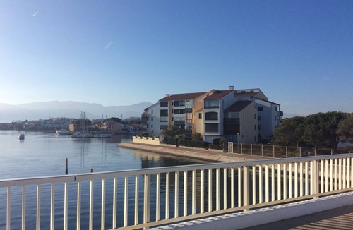 Saint-Cyprien Plage Apartment | Studio air-conditioned cabin 100 m from the beach, with lagoon view, swimming pool