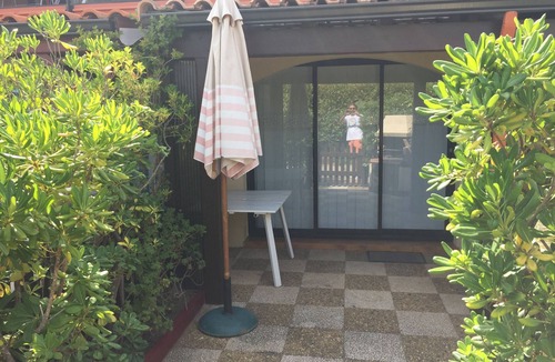 Gruissan Apartment | STUDIO air-conditioned garden level in residence with swimming pool
