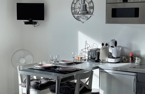 Eymet Apartment | STUDIO ALBIZIA