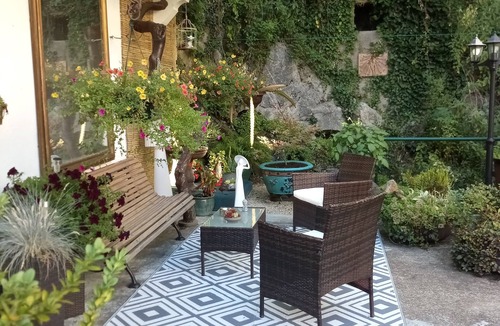 Olliergues Apartment | Studio Aménagé Avec Grande Terrasse et vue sur la Rivière la Dore
