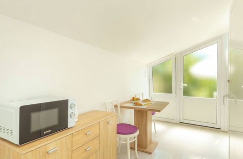 Pile Apartment | Studio Amy - One Bedroom Apartment, Sleeps 2
