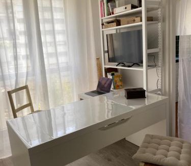 Quartier de l'Ecole-Militaire Apartment | Studio Angela proche Tour Eiffel