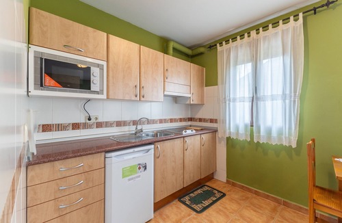 Santo Tome del Puerto Apartment | Studio Apartment 'La Casa De Dafne Acebo' with Mountain View, Shared Terrace and Shared Garden