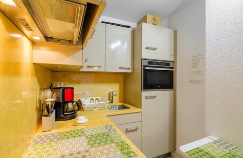 Roquebrune-Cap-Martin Apartment | Studio Apartment 'Riviera Beach Anemone' with Mountain View, Wi-Fi and Air Conditioning