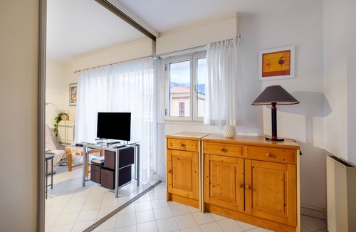 Roquebrune-Cap-Martin Apartment | Studio Apartment 'Riviera Beach Anemone' with Mountain View, Wi-Fi and Air Conditioning