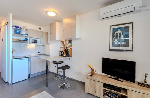 Canet-Plage Apartment | Studio Apartment 'Vue Mer' with Sea View, Wi-Fi and Air Conditioning