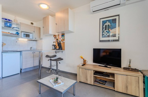 Canet-Plage Apartment | Studio Apartment 'Vue Mer' with Sea View, Wi-Fi and Air Conditioning
