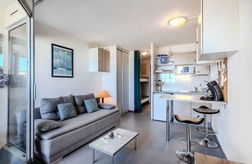 Canet-Plage Apartment | Studio Apartment 'Vue Mer' with Sea View, Wi-Fi and Air Conditioning