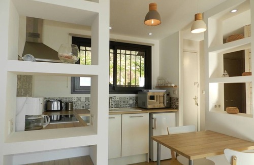 Bormes-Les-Mimosas Apartment | Studio apartment sleeps 2 BORMES LES MIMOSAS