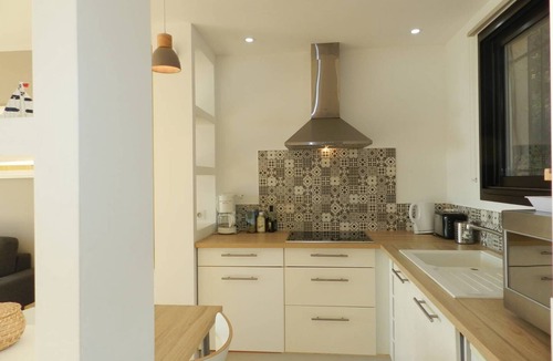 Bormes-Les-Mimosas Apartment | Studio apartment sleeps 2 BORMES LES MIMOSAS