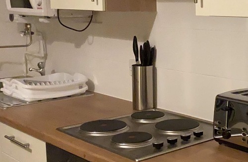 Weston-super-Mare Apartment | Studio Apartment with private bathroom