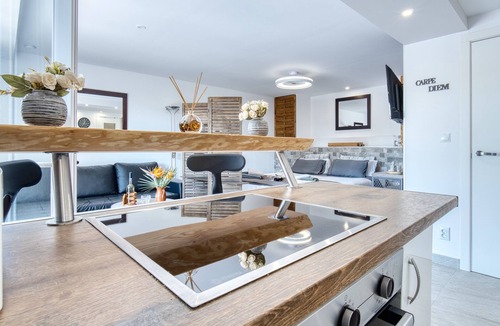Hoya de los Patos Apartment | Studio Apartment 'Park Carpe Diem' with Shared Pool, Wi-Fi and Air Conditioning