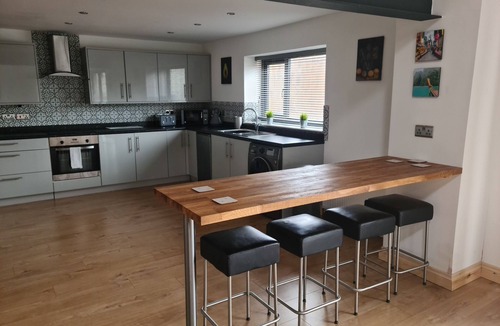 High Littleton House | Studio Apartment with Gallery Style Double Bedroom