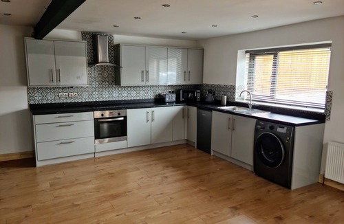 High Littleton House | Studio Apartment with Gallery Style Double Bedroom