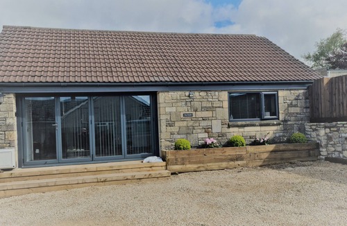 High Littleton House | Studio Apartment with Gallery Style Double Bedroom