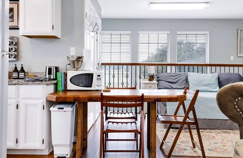 Fair Oaks Ranch Apartment | Studio apartment with golf course view halfway between SA and Boerne