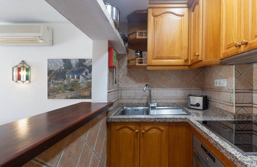 El Paraiso Apartment | Studio Apartment '19A Claire' with Pool, Private Garden & Wi-Fi