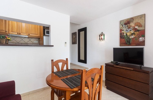 El Paraiso Apartment | Studio Apartment '19A Claire' with Pool, Private Garden & Wi-Fi