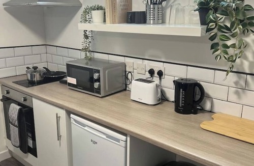Wolverhampton Apartment | Studio Apartment - 2 Guests