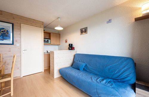 Le Corbier Apartment | Studio Apartment 'Avec Vue Splendide' with Mountain View and Balcony