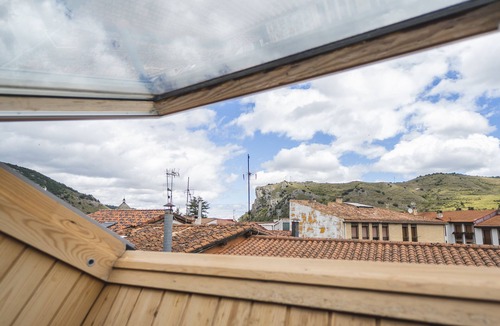 Ezcaray Apartment | Studio Apartment 'Altuzarra 1' with Mountain View, Private Terrace and Wi-Fi