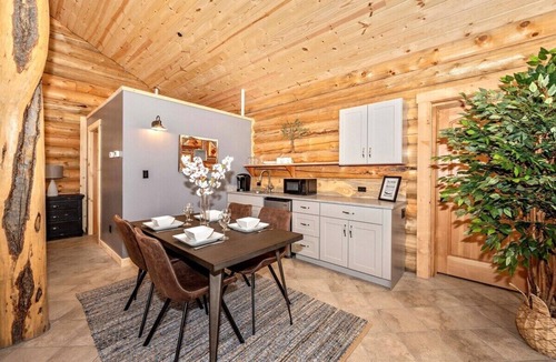 Dickerson Apartment | Studio apartment at Sugarloaf Log House