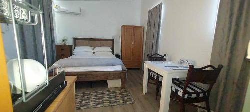 Collingwood Park Apartment | Studio Apartment