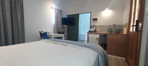 Collingwood Park Apartment | Studio Apartment