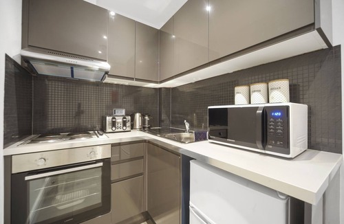 Tower Hill Apartment | Studio Apartment Blue