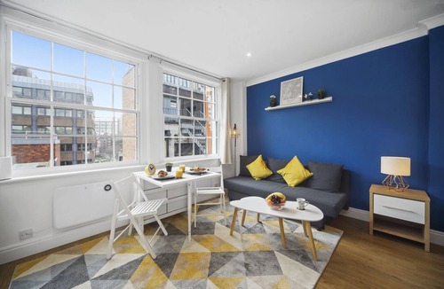 Tower Hill Apartment | Studio Apartment Blue