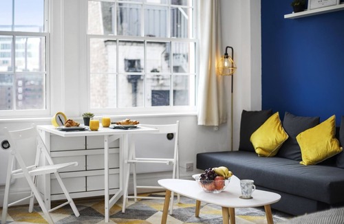 Tower Hill Apartment | Studio Apartment Blue