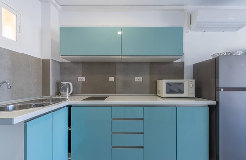 Benidorm Apartment | Studio Apartment "Casita Bonita" with Sea View, Shared Pool & A/C