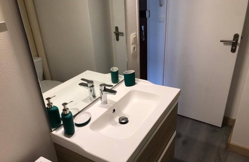 Les Longs Champs Apartment | Studio Apartment 'Cosylocation Varende 2' with Shared Garden and Wi-Fi