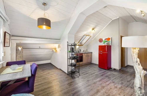 Benediktbeuern Apartment | Studio Apartment "Charming Apartment Right by the Stream" with Mountain View and Wi-Fi