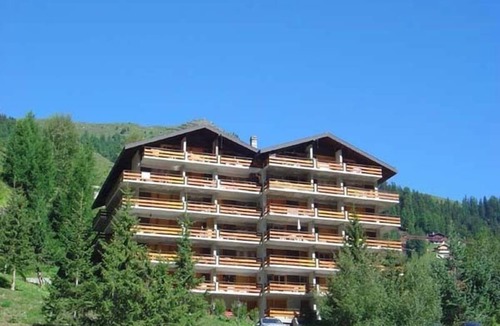 Grimentz Apartment | Studio apartment for 2-3 persons : Living room with 1 sofa-bed + 2 pull-down beds - kitchenette wit