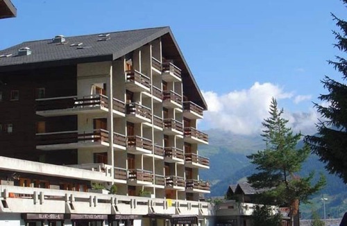 Grimentz Apartment | Studio-apartment for 2-3 persons : Living room with 2 sofa-beds and 1 pull-out bed - kitchenette wit