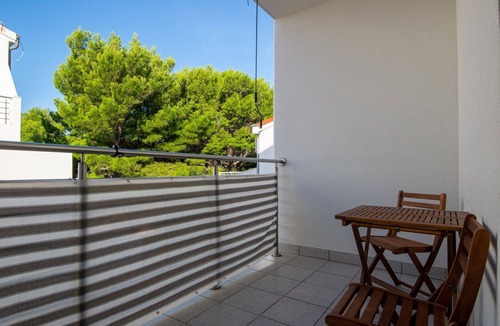 Murter Apartment | Studio apartment for 2 persons A5, with balcony, directly on the beach, Betina Murter