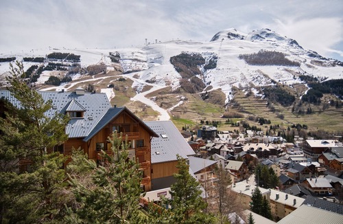 Venosc Apartment | Studio Apartment 'Les 2 Alpes' with Mountain View & Balcony